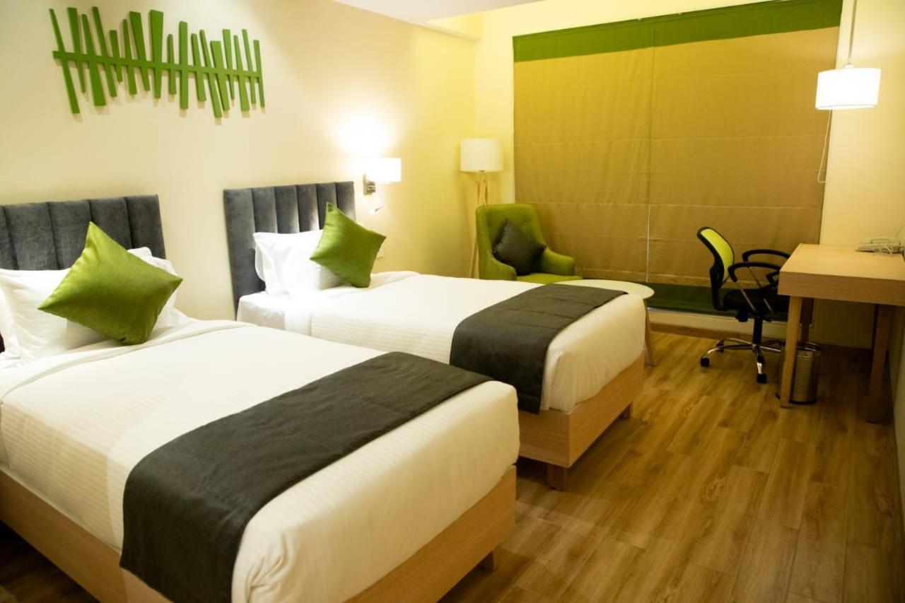 Regenta Central Harsha Vapi Pārdi Esterno foto